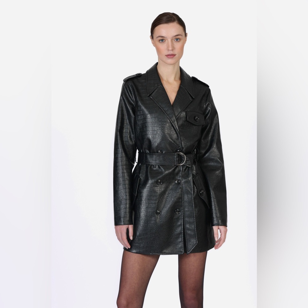 Nonchalant leather trench coat